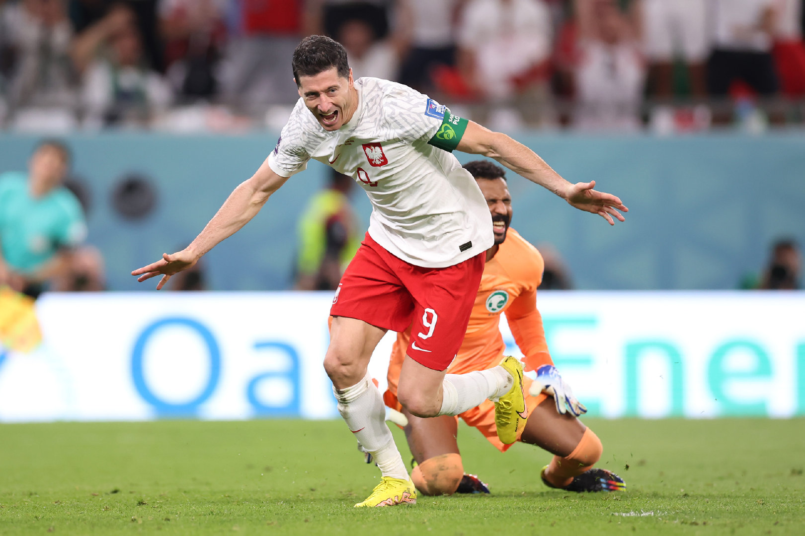 西班牙翻盘波兰，莱万高光表现