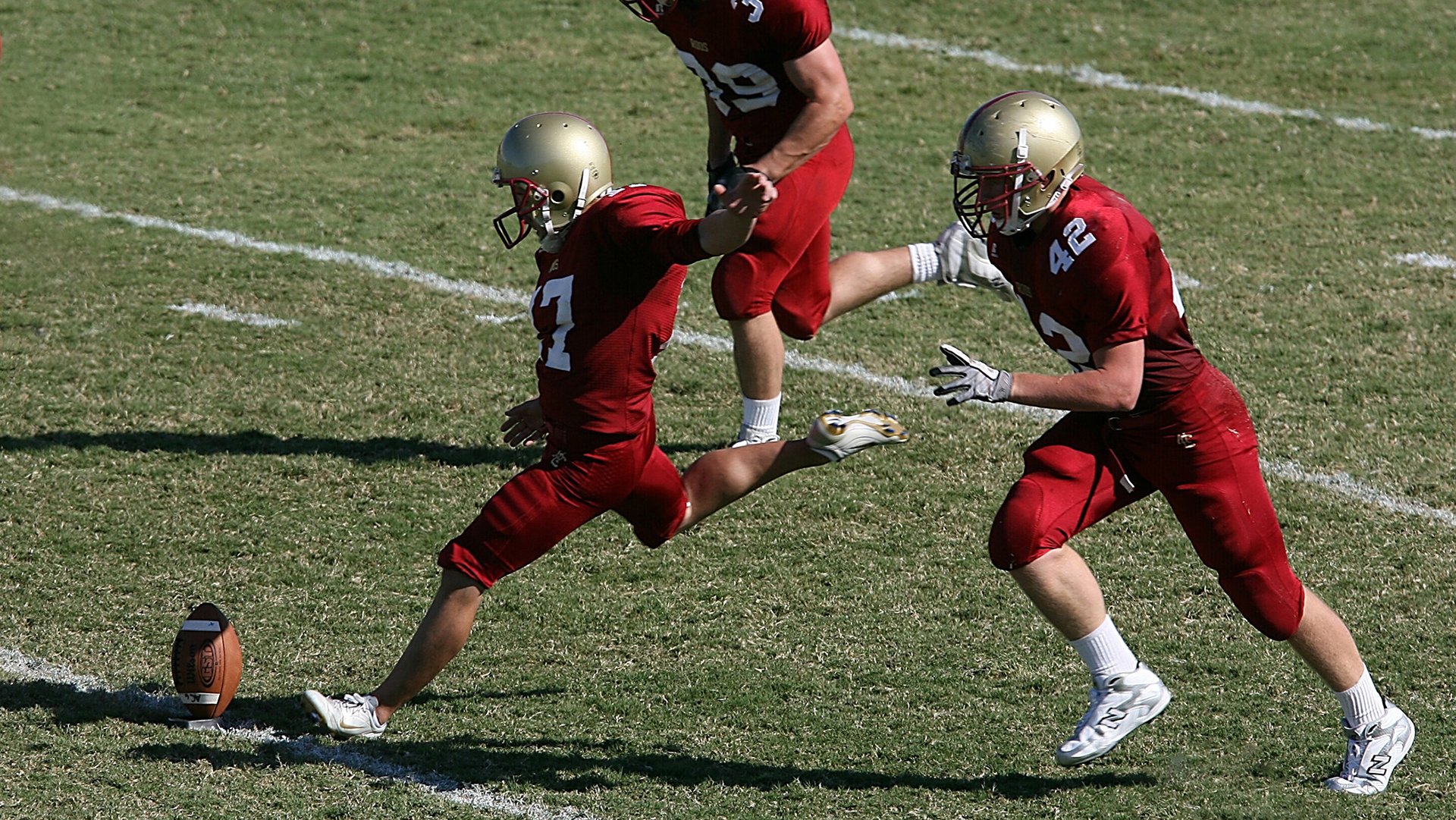赛道与球场，西亚卡姆在F1新赛季揭幕战接管比赛，广东队精神击溃雄鹿